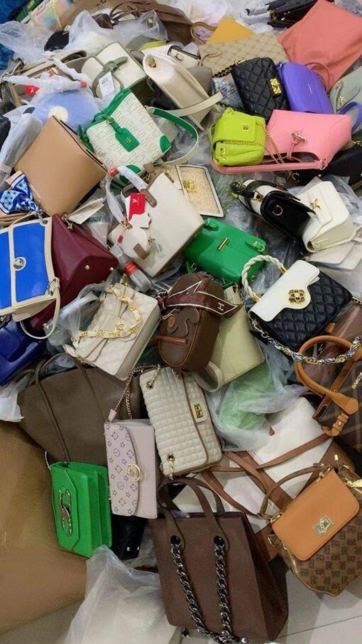 Woman bags & womens purse pallets