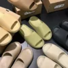 YEEZY SLIDES Pallets
